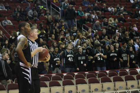 Senior Sam Williams Jr prepares to throw in the ball.